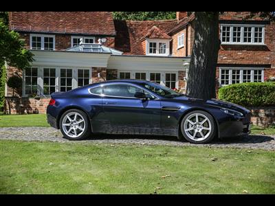 Aston Martin+Vantage
